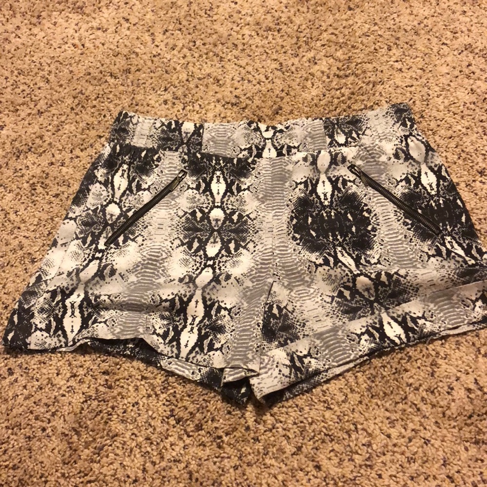 dressy/nice XOXO shorts